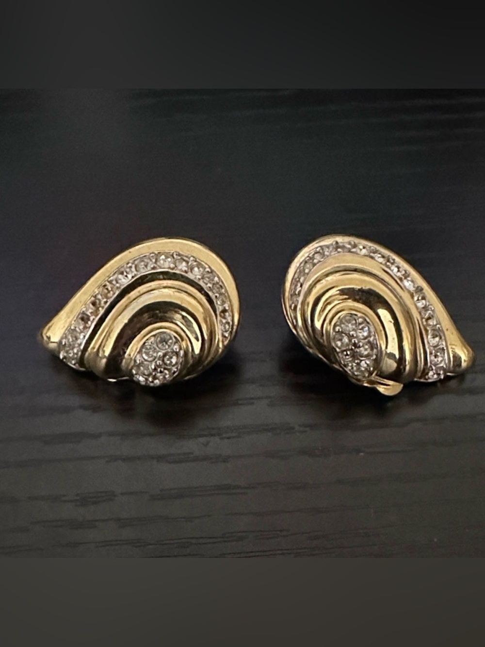 Nina Ricci shell/spiral design cli VINTAGE